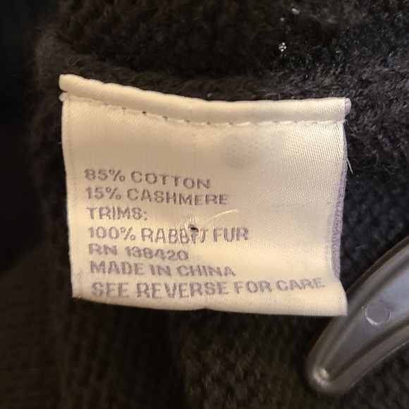 Unique Sweater With Rabbit Fur Decoration - Picture 6 of 7